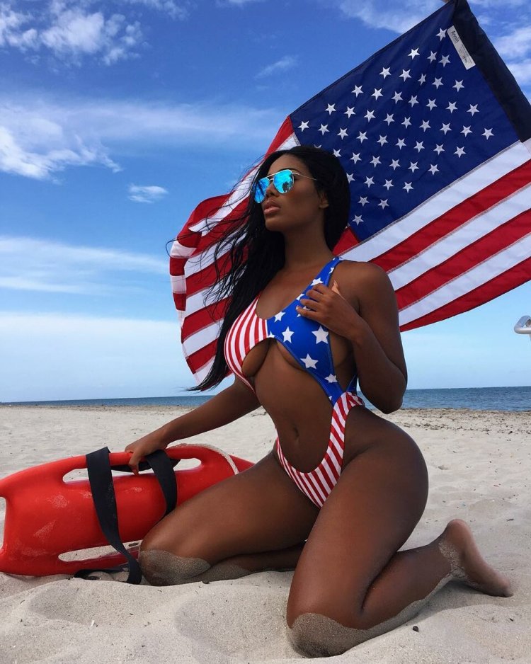 Monifa Jansen bikini OMG