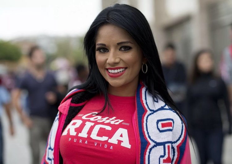 Costa Rica cheerleaders