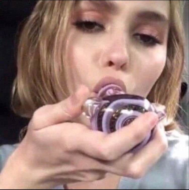 Lily-Rose Depp plums