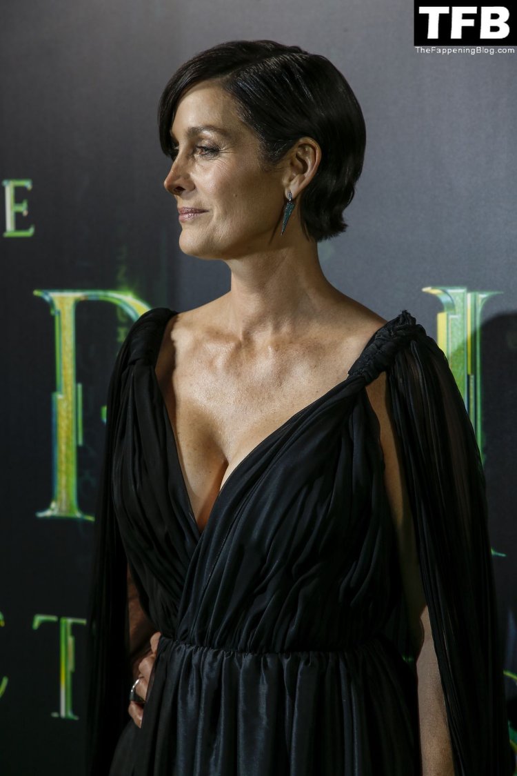 Carrie-Anne Moss now 2022