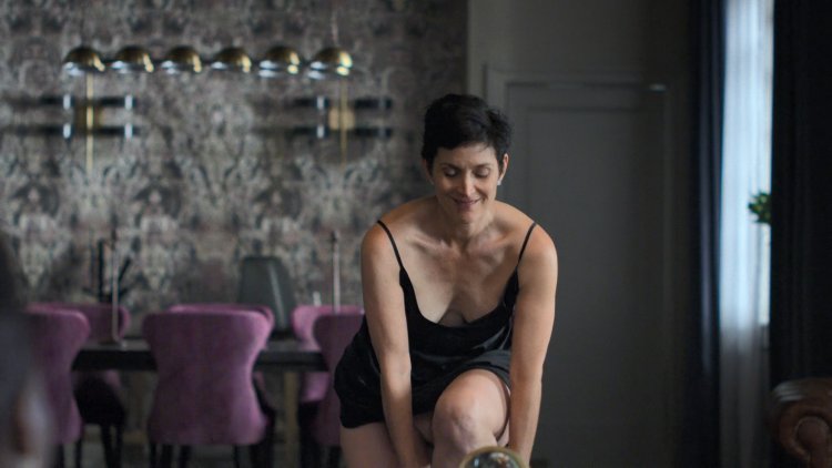 Carrie-Anne Moss hot