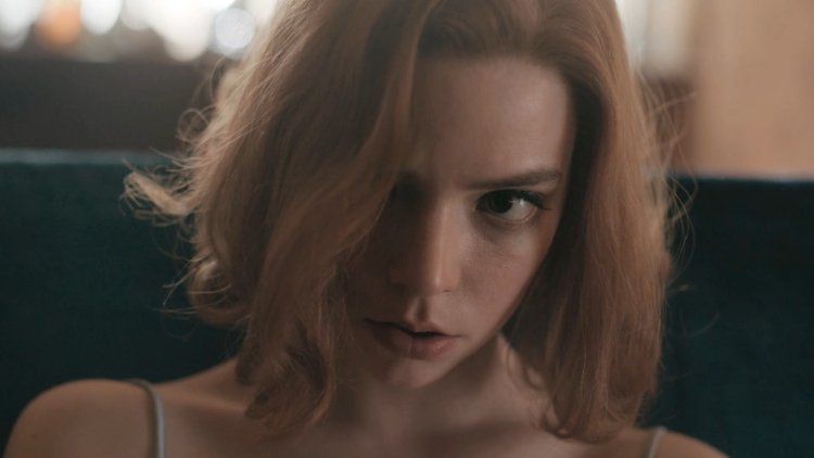 Anya Taylor-Joy queen move