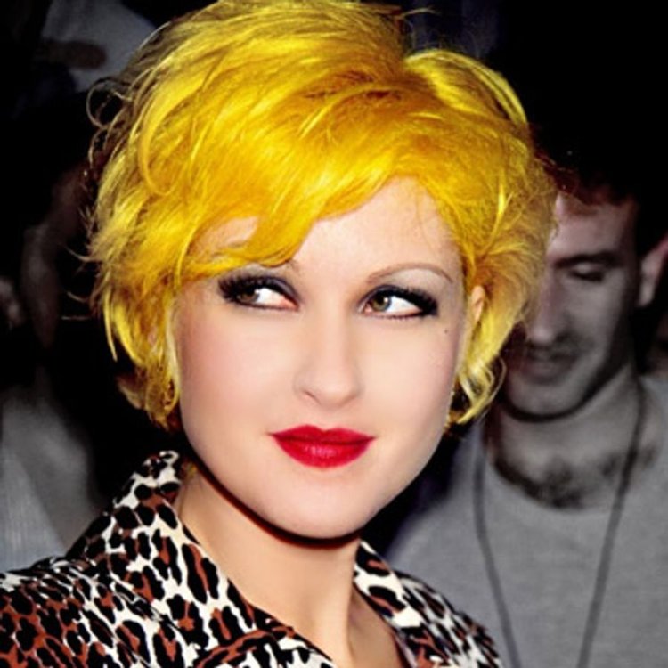 American singer with yellow hair