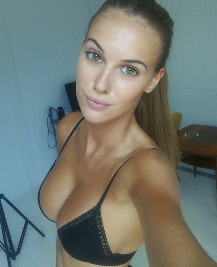 Model Veronica Rayek