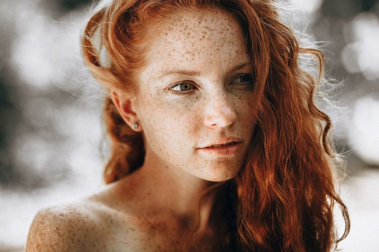 Oksana Butovskaya freckles