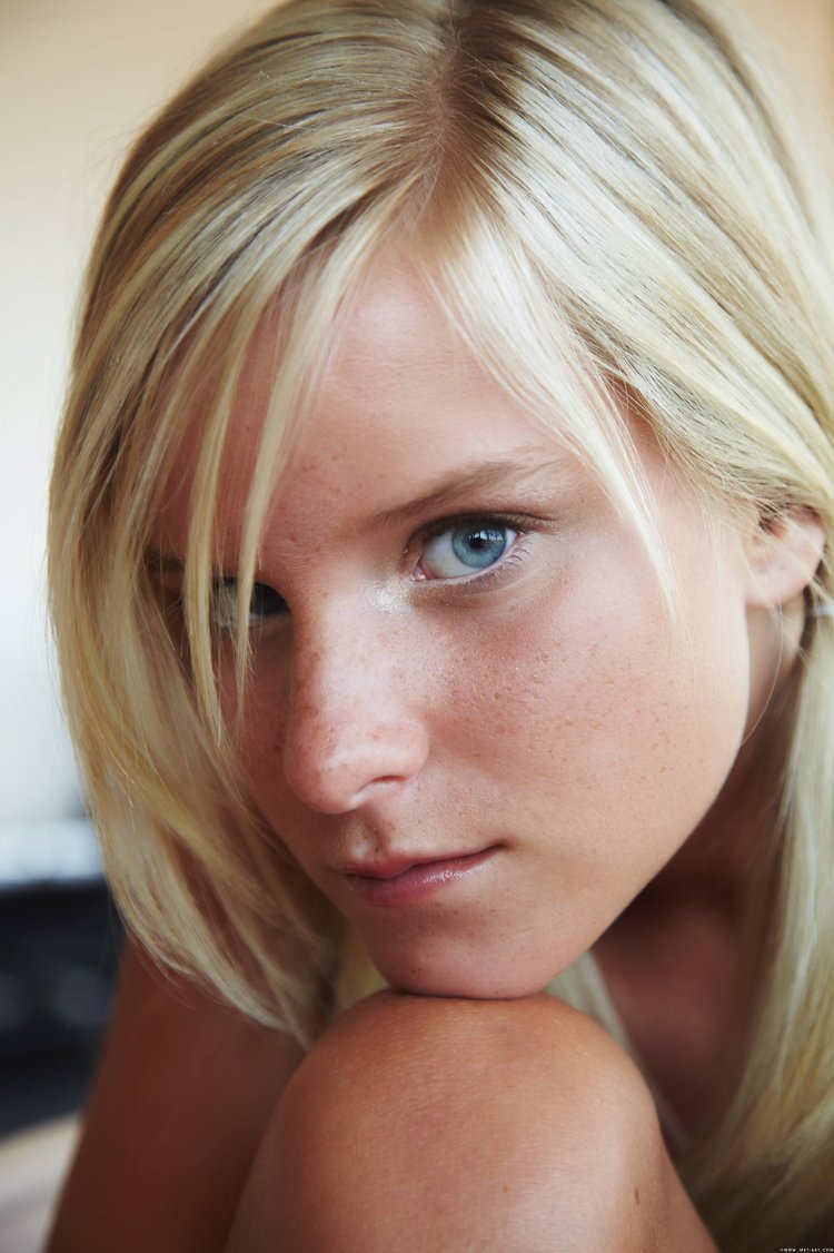 Miela mary queen girl