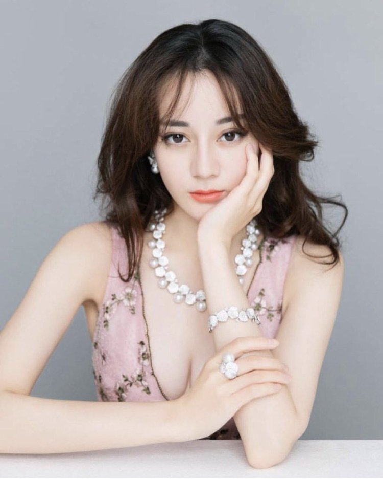 Actress Xinyu Zhang