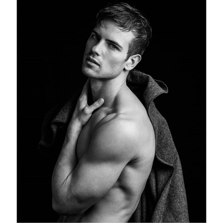 Alex Sewall male