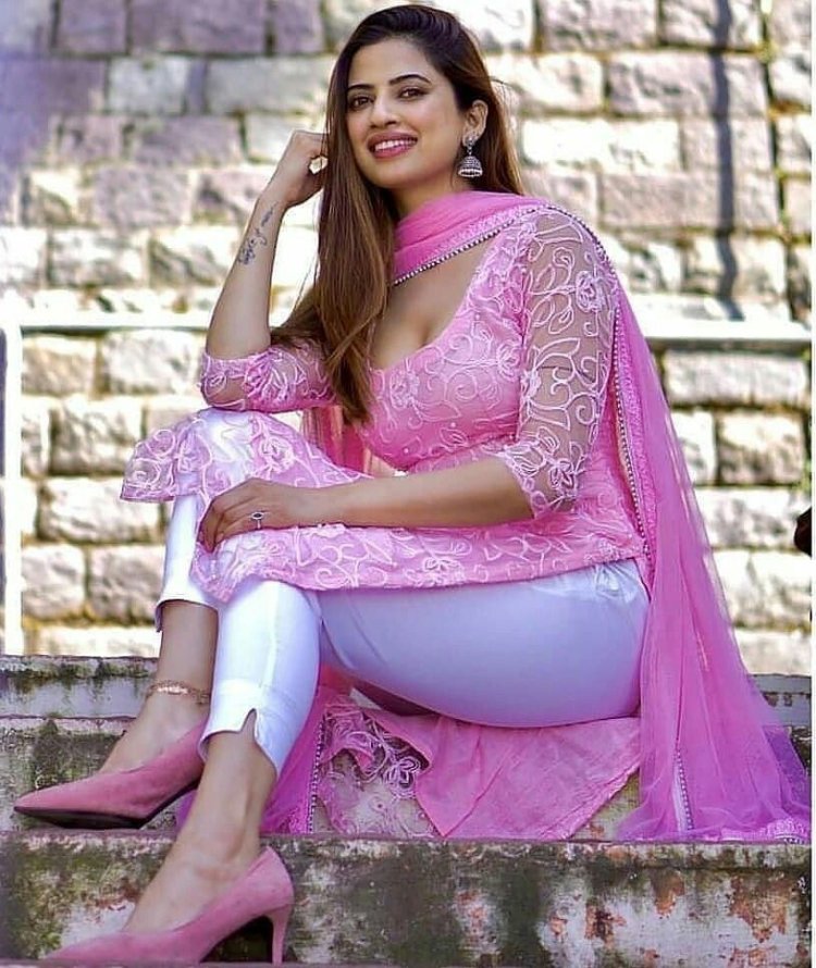 Tight Salwar actress hot