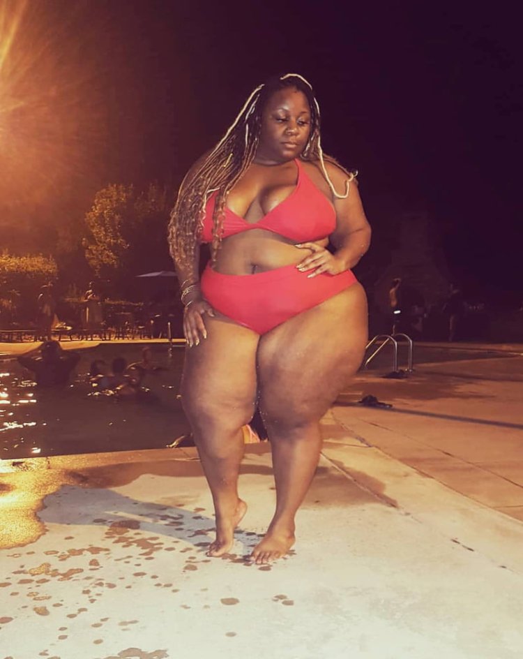 Naomi Banks with wide hips