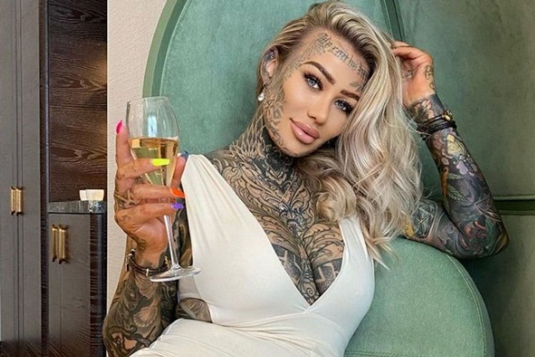 Becky Holt Holt onlyfans