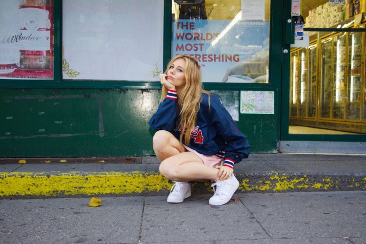 Justine Lupe Justine Lupe