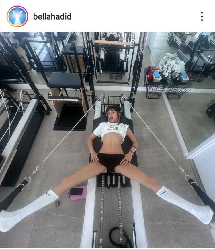 Photo Buzova with legs apart