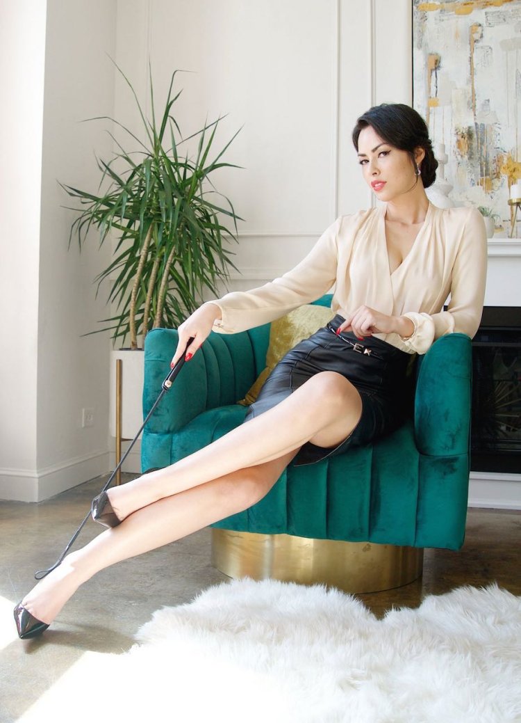 Dominatrix Anabel Boots