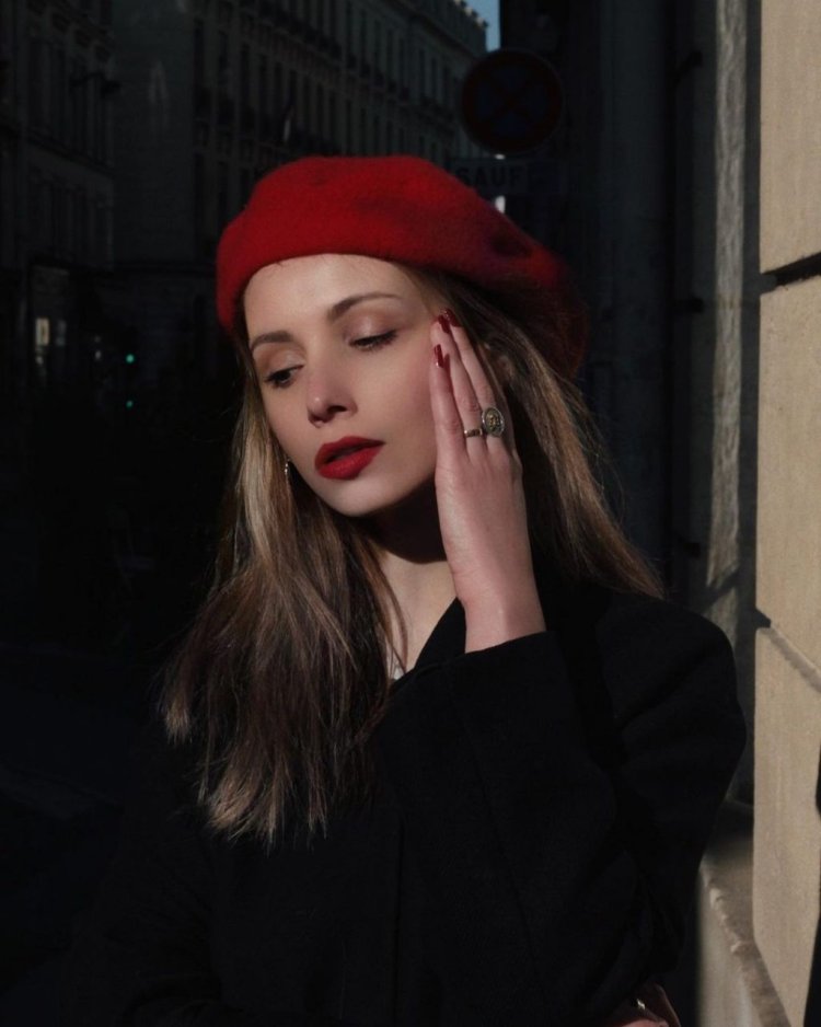 Solene Velvet singer