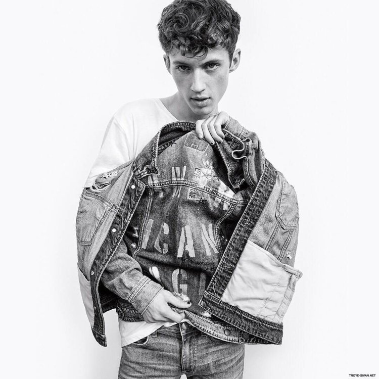 Troye Sivan clothing style