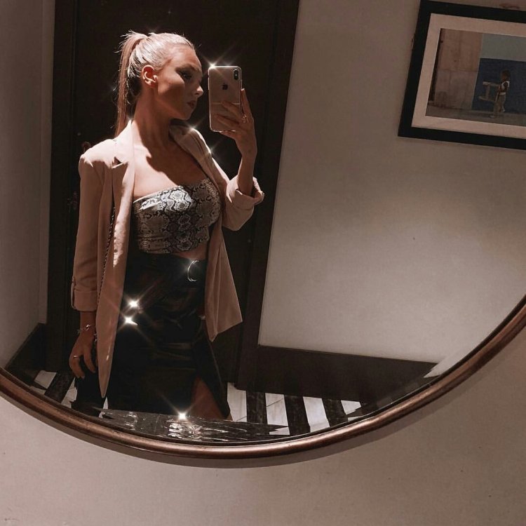 Esther Exposito Aesthetics