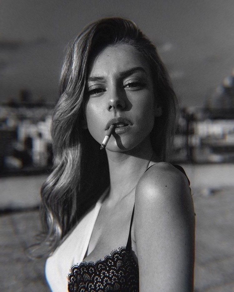 Esther Exposito Elite