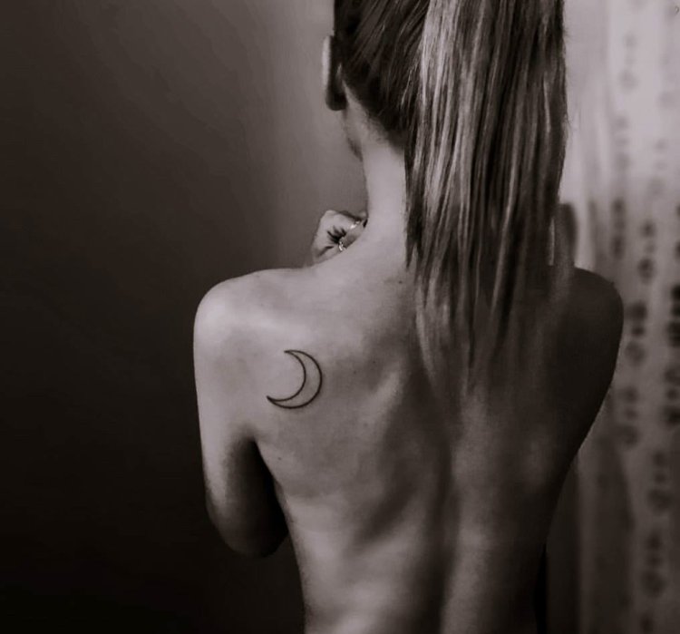 Esther Exposito tattoo