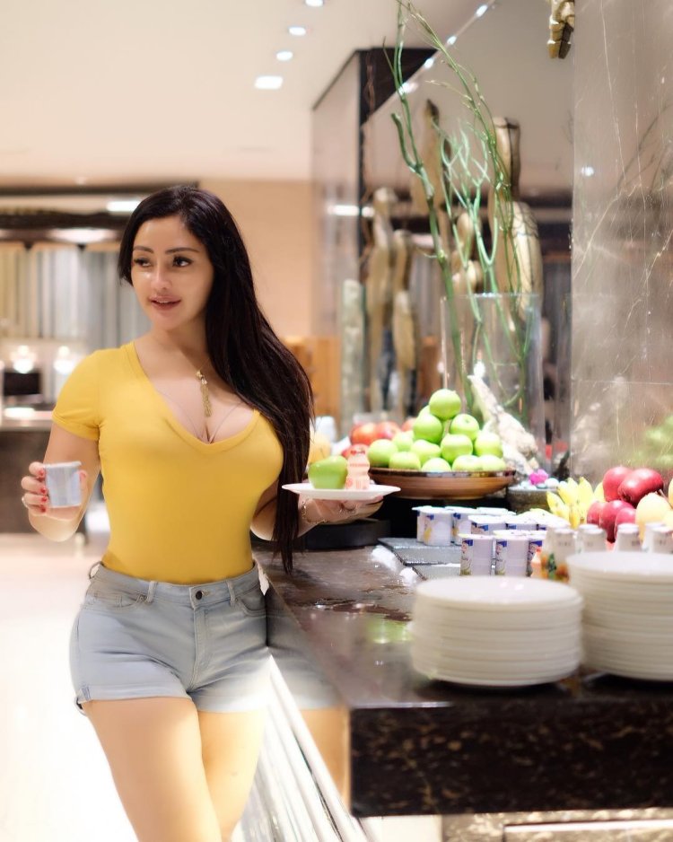 Artis Indonesia yang payudaranya besar sexy