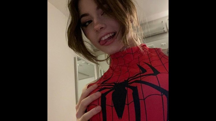 HANNAHOWO plums onlifans