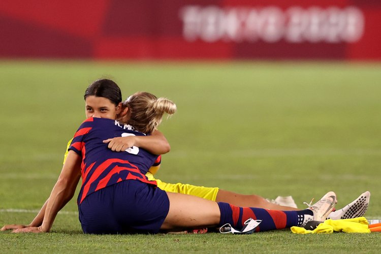 Sam Kerr and Kristie Mewis