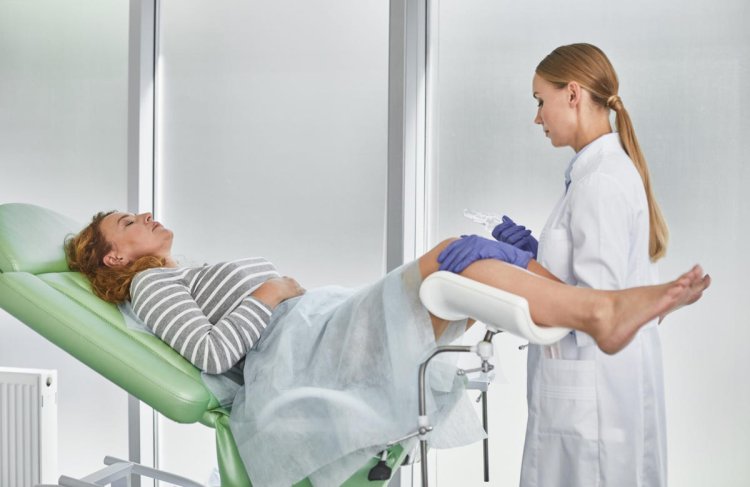 Examination on a gynecological chair