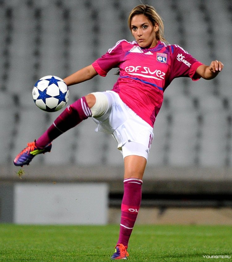 Kristina Mashkova football player