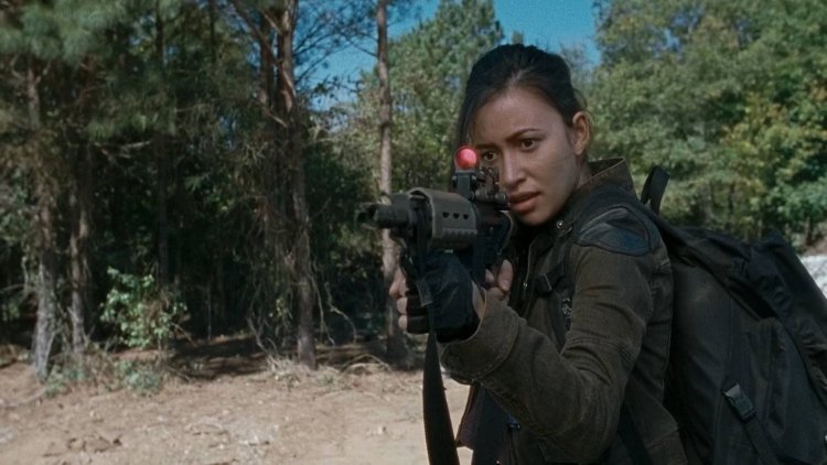 Rosita Espinoza weapon