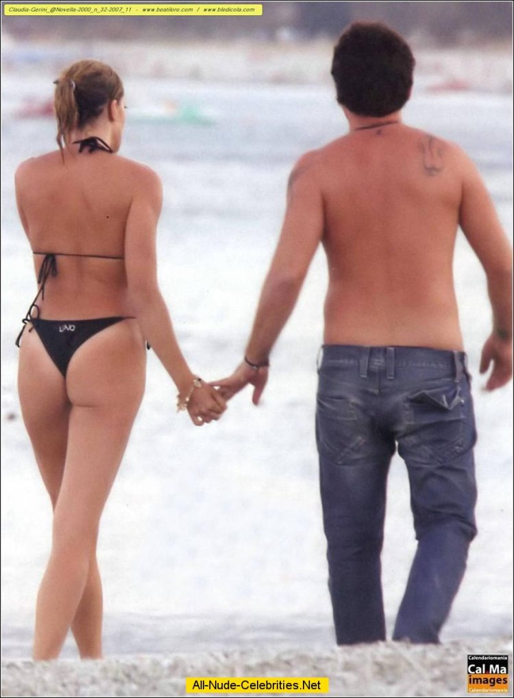 Claudia Gerini in bikini
