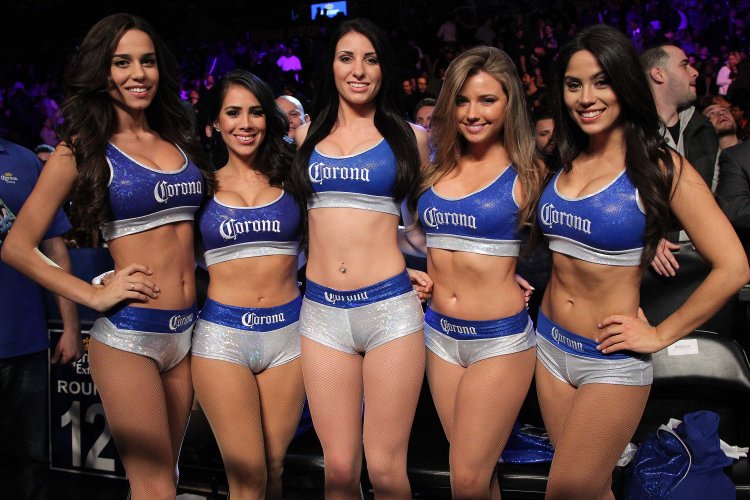 Ring girls Corona Extra