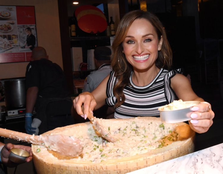 Giada de Laurentiis with her sister
