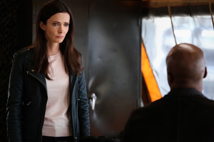 Bitsie Tulloch Lois Lane