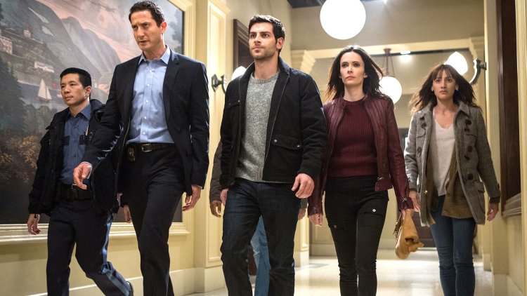 Sasha Roiz and Bitsy Tulloch Grimm