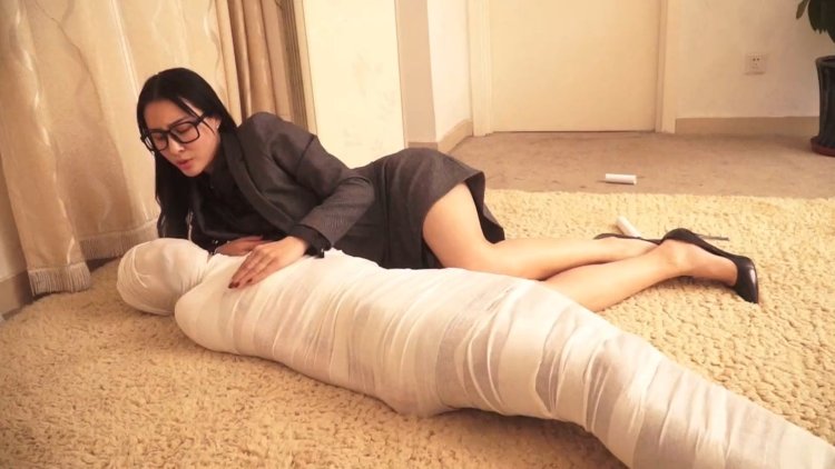 Mummification with pantyhose