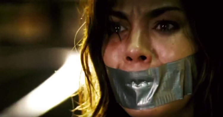 Abigail Breslin limbo taped to her mouth