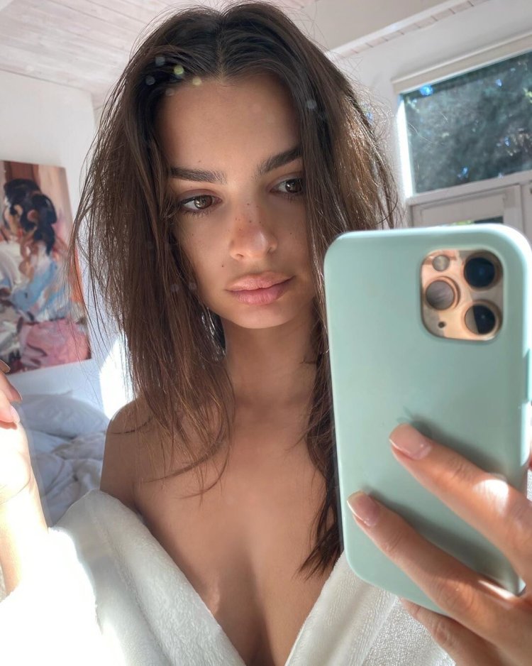 Emily Ratajkowski in the mirror