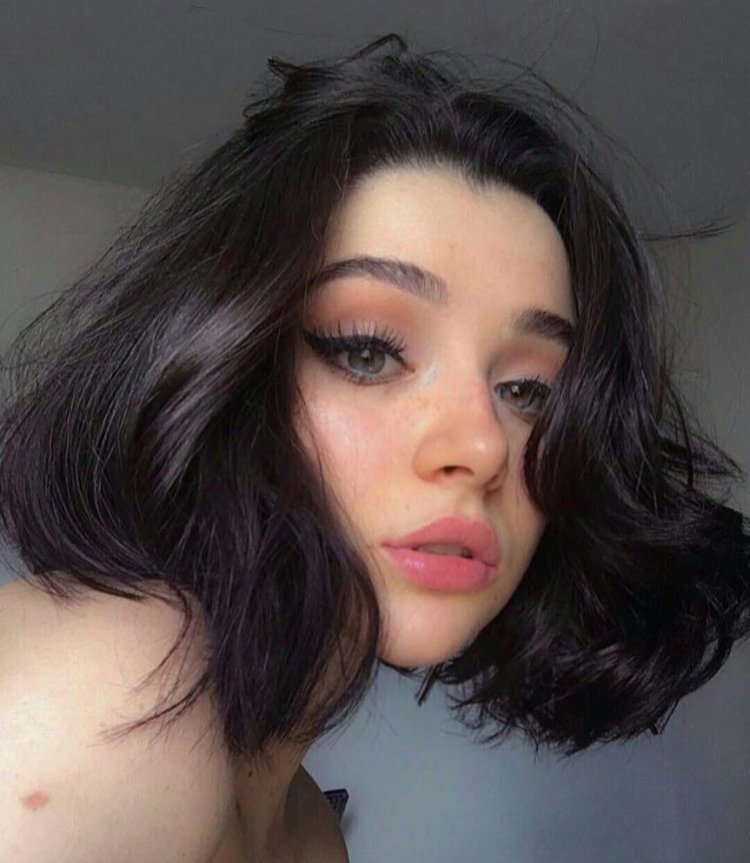 Michelle Alves black square