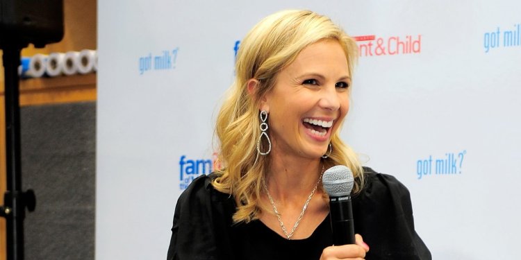 Elizabeth Hasselbeck figure