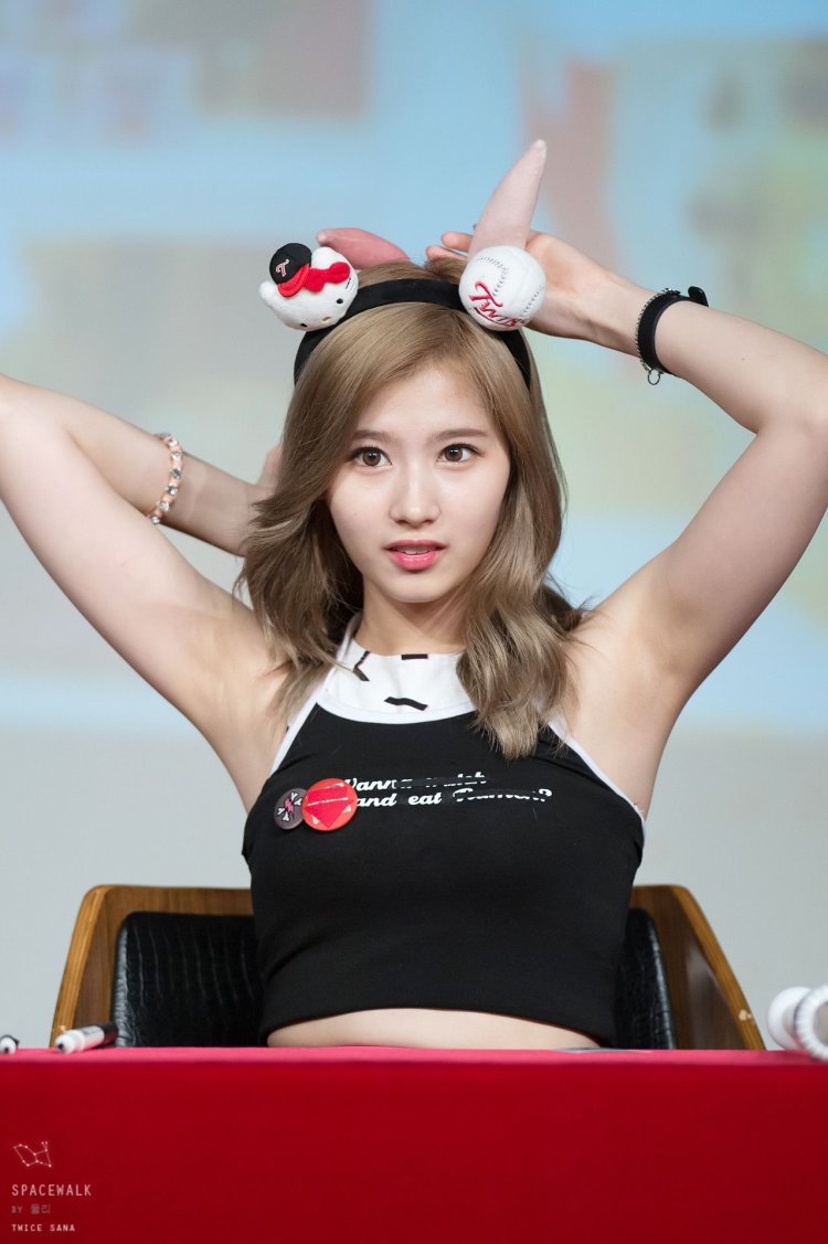 Sana Twice hot