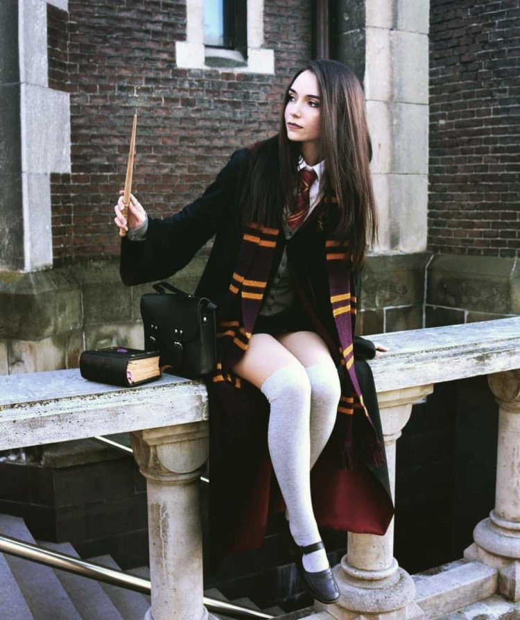 Hermione Granger in pantyhose