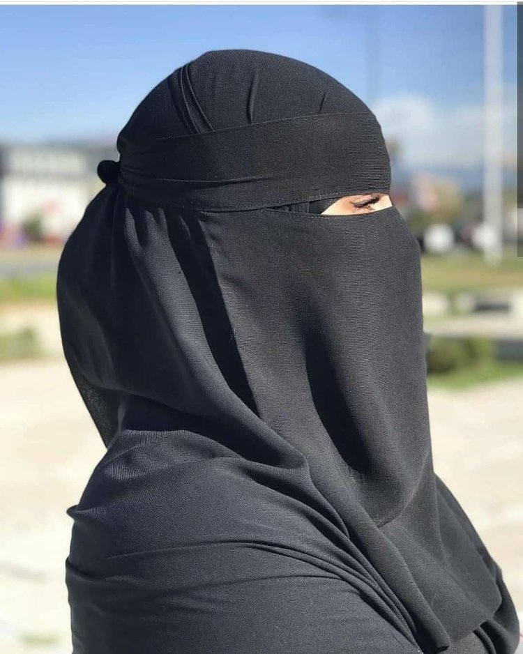 Amina niqab