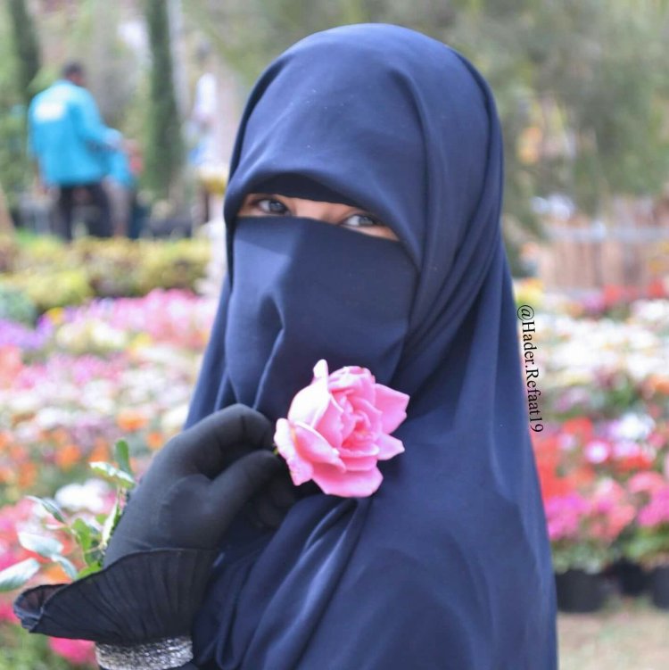 Pink niqab
