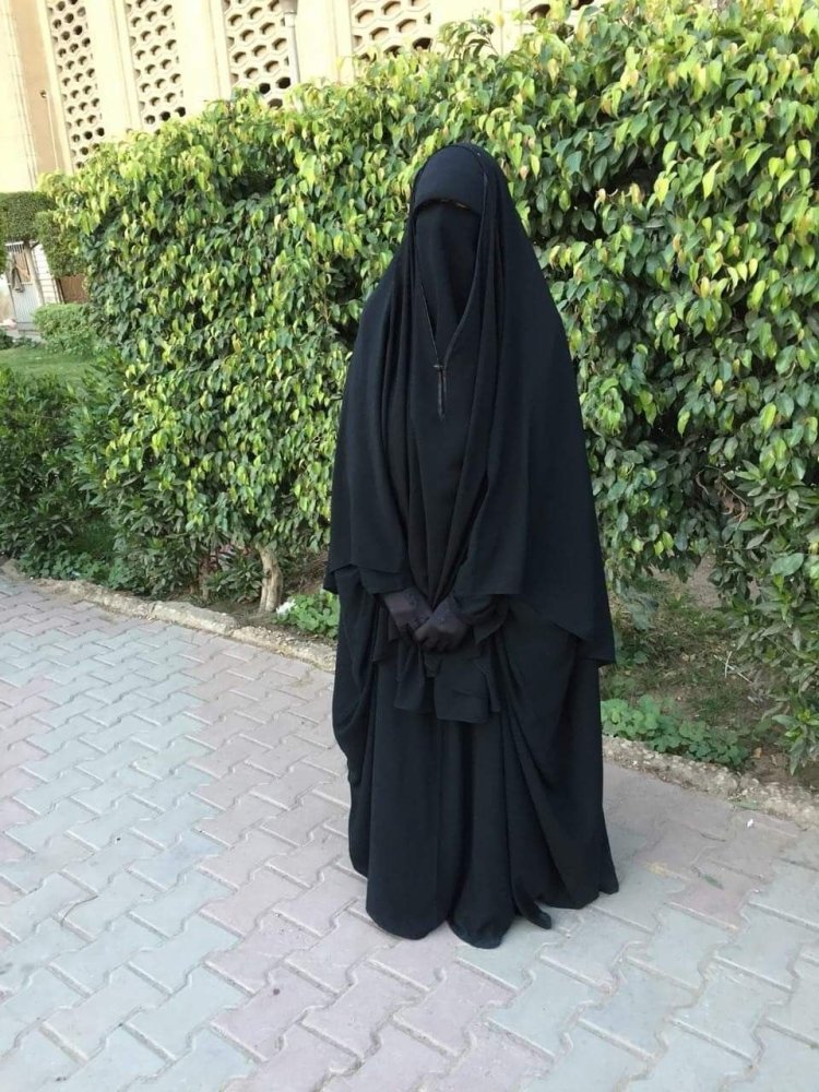 Royal niqab