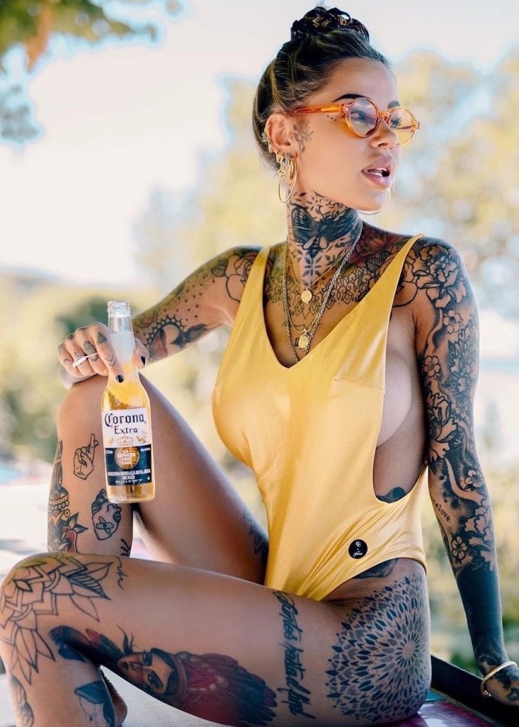 Zoe Cristofoli Photos Hot 2022