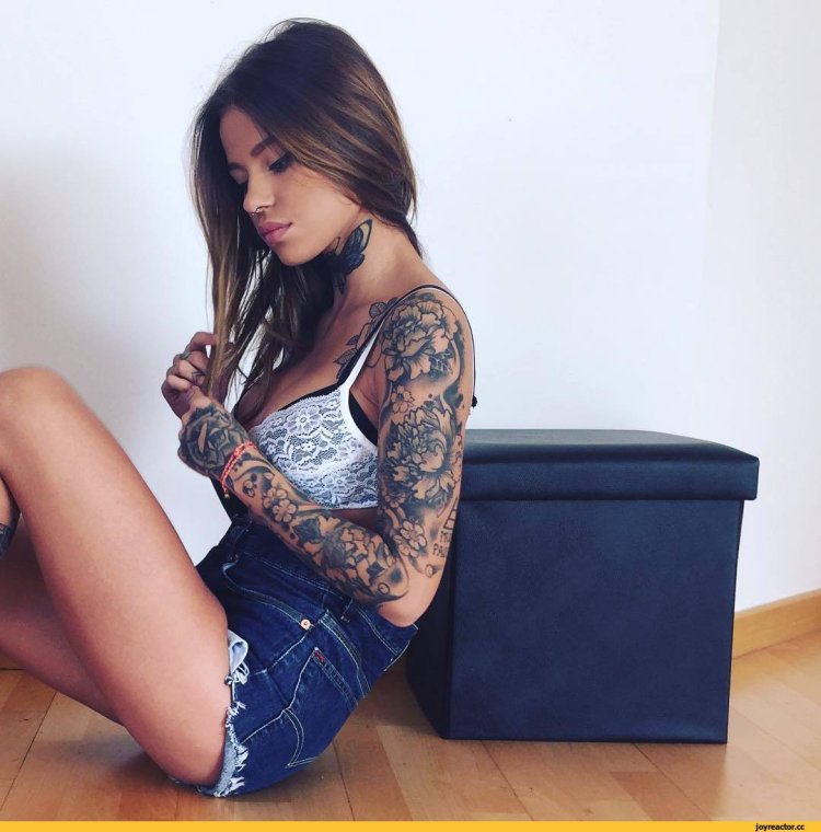 Zoe Cristofoli tattoo