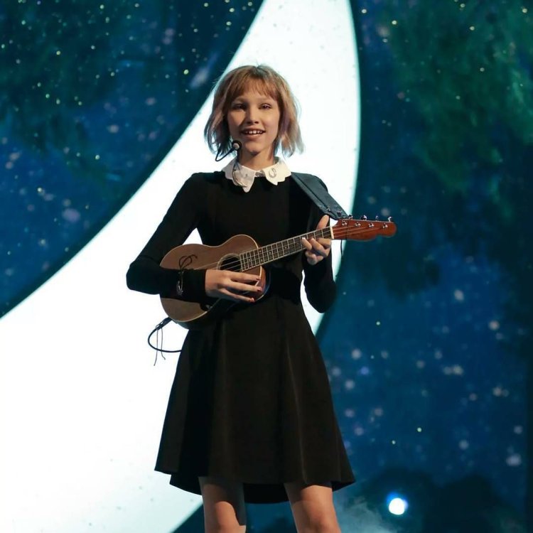 Grace VanderWaal with long hair