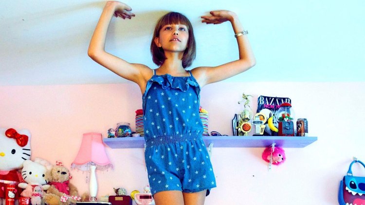 Grace VANDERWAAL hot