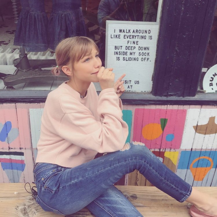 Grace VANDERWAAL feet