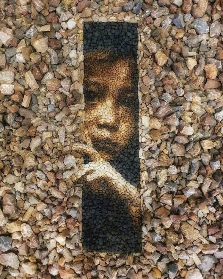 Justin Bateman paintings of pebbles and stones